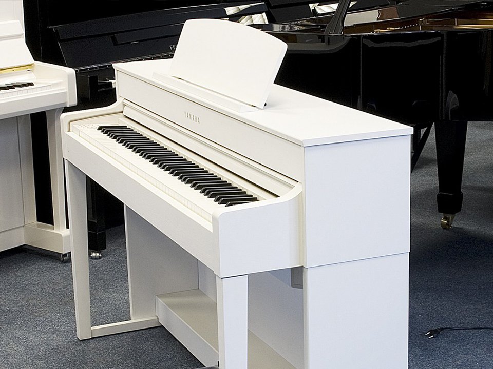 YAMAHA CLP-575 WH - Ảnh thực tế 3